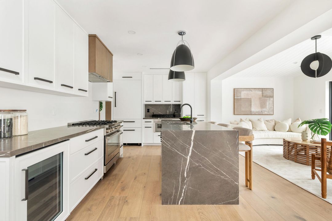 На продажу: $3,395,000 (3 спален, 2 ванн, 2702 Квадратных фут)