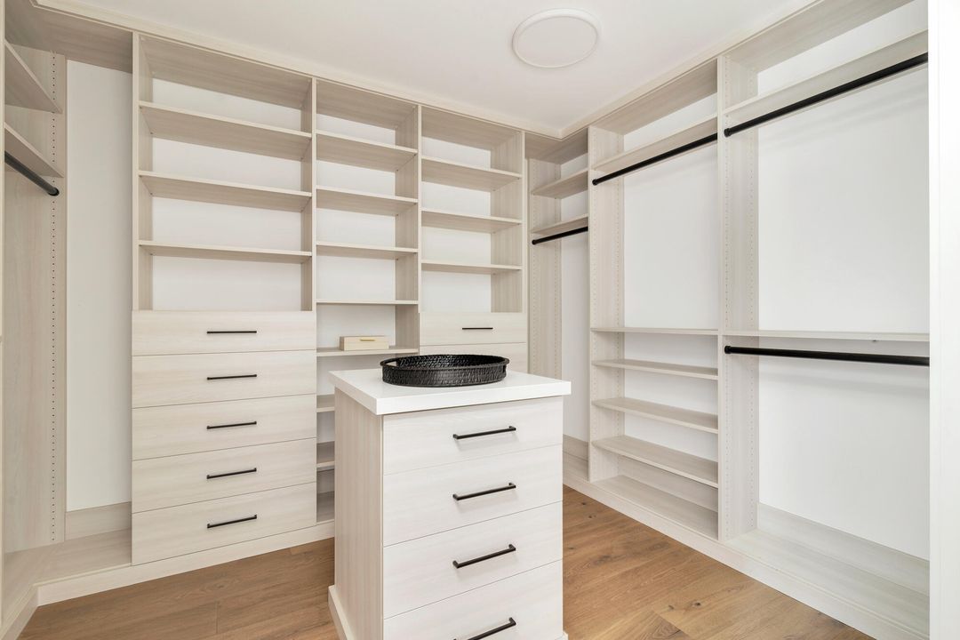 На продажу: $3,395,000 (3 спален, 2 ванн, 2702 Квадратных фут)