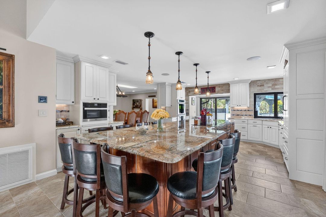 En Venta: $2,725,000 (3 camas, 3 baños, 3489 Pies cuadrados)