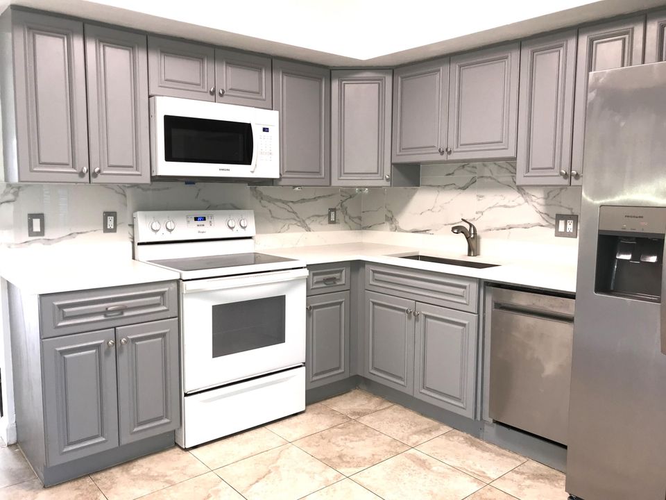 出租: $2,650 (2 贝兹, 2 浴室, 853 平方英尺)