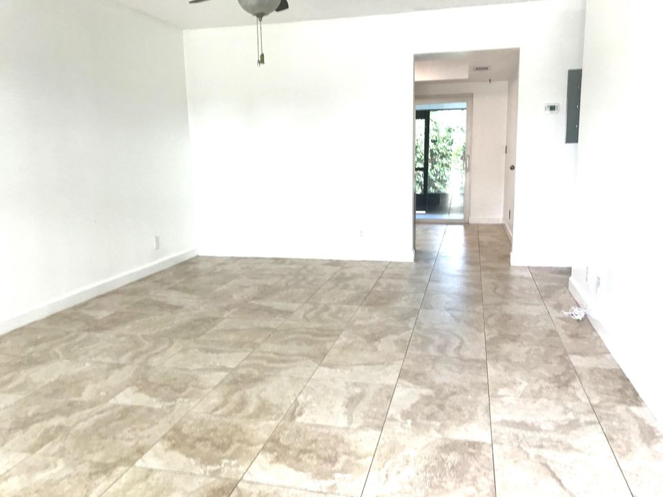 出租: $2,650 (2 贝兹, 2 浴室, 853 平方英尺)