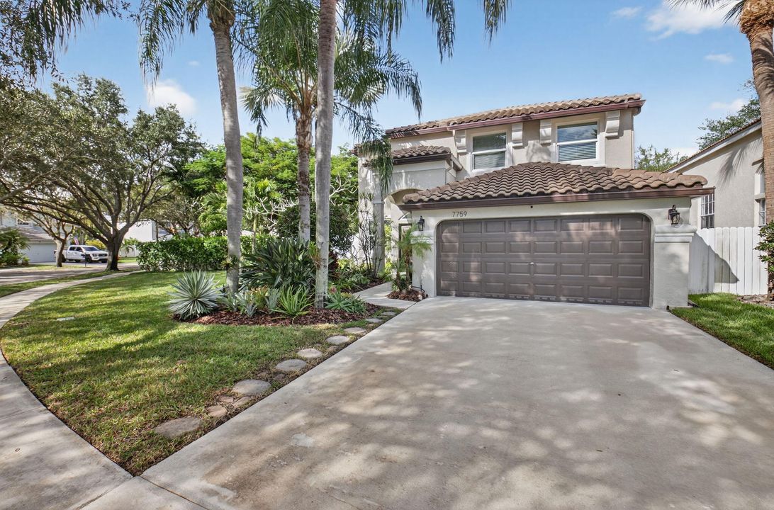 En Venta: $649,000 (4 camas, 2 baños, 2558 Pies cuadrados)