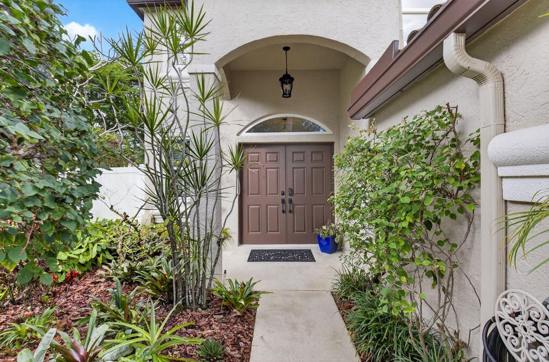 En Venta: $649,000 (4 camas, 2 baños, 2558 Pies cuadrados)