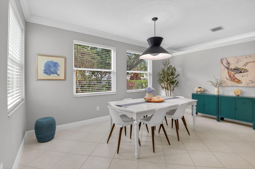 En Venta: $649,000 (4 camas, 2 baños, 2558 Pies cuadrados)