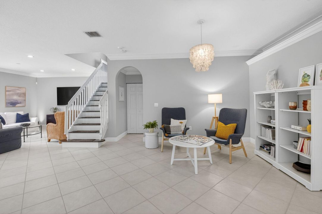 En Venta: $649,000 (4 camas, 2 baños, 2558 Pies cuadrados)