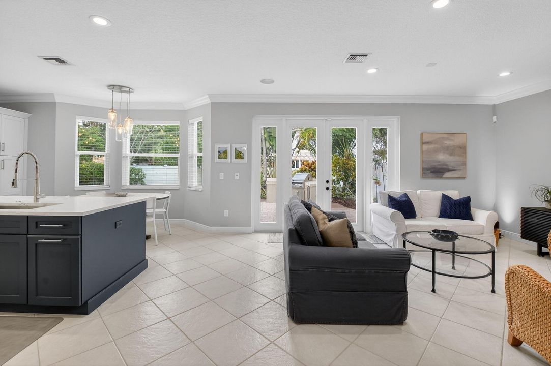 En Venta: $649,000 (4 camas, 2 baños, 2558 Pies cuadrados)