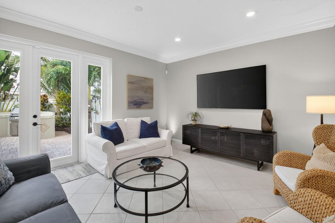 En Venta: $649,000 (4 camas, 2 baños, 2558 Pies cuadrados)