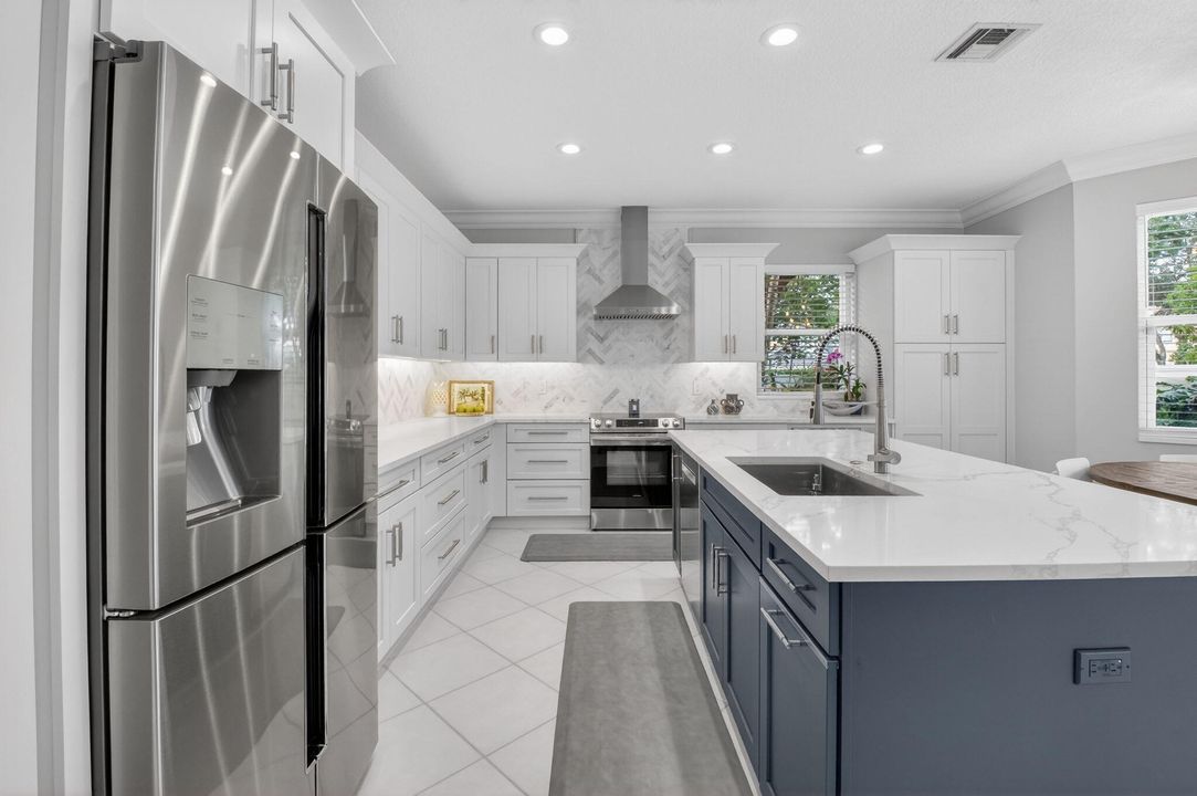 En Venta: $649,000 (4 camas, 2 baños, 2558 Pies cuadrados)