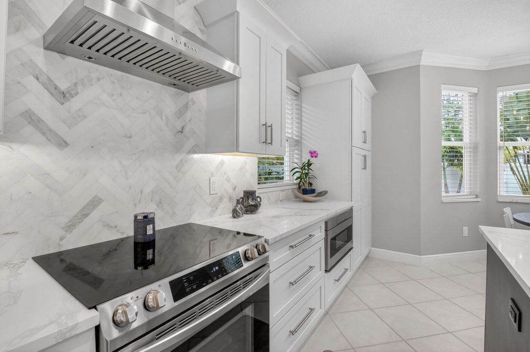 En Venta: $649,000 (4 camas, 2 baños, 2558 Pies cuadrados)