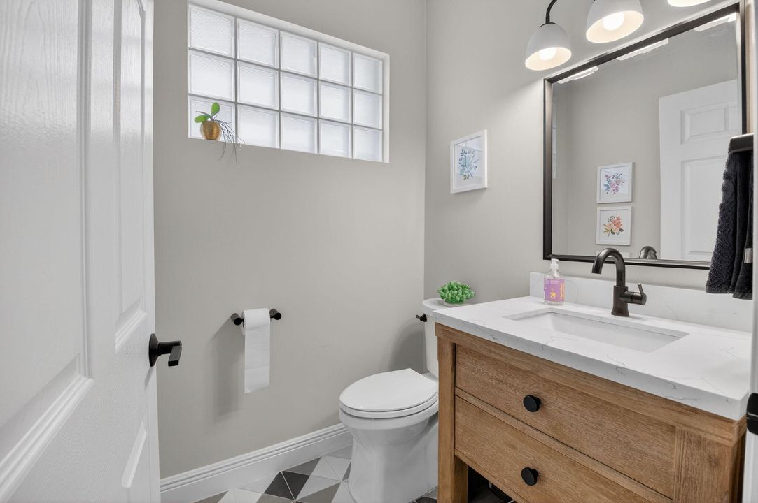 En Venta: $649,000 (4 camas, 2 baños, 2558 Pies cuadrados)