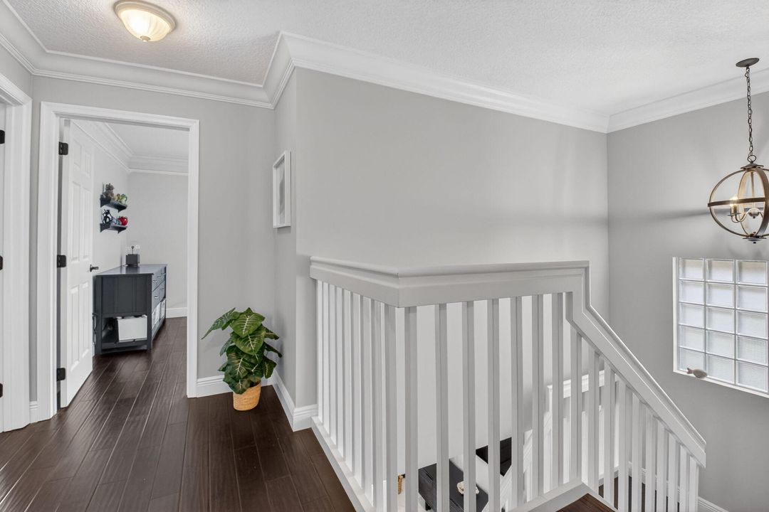 En Venta: $649,000 (4 camas, 2 baños, 2558 Pies cuadrados)