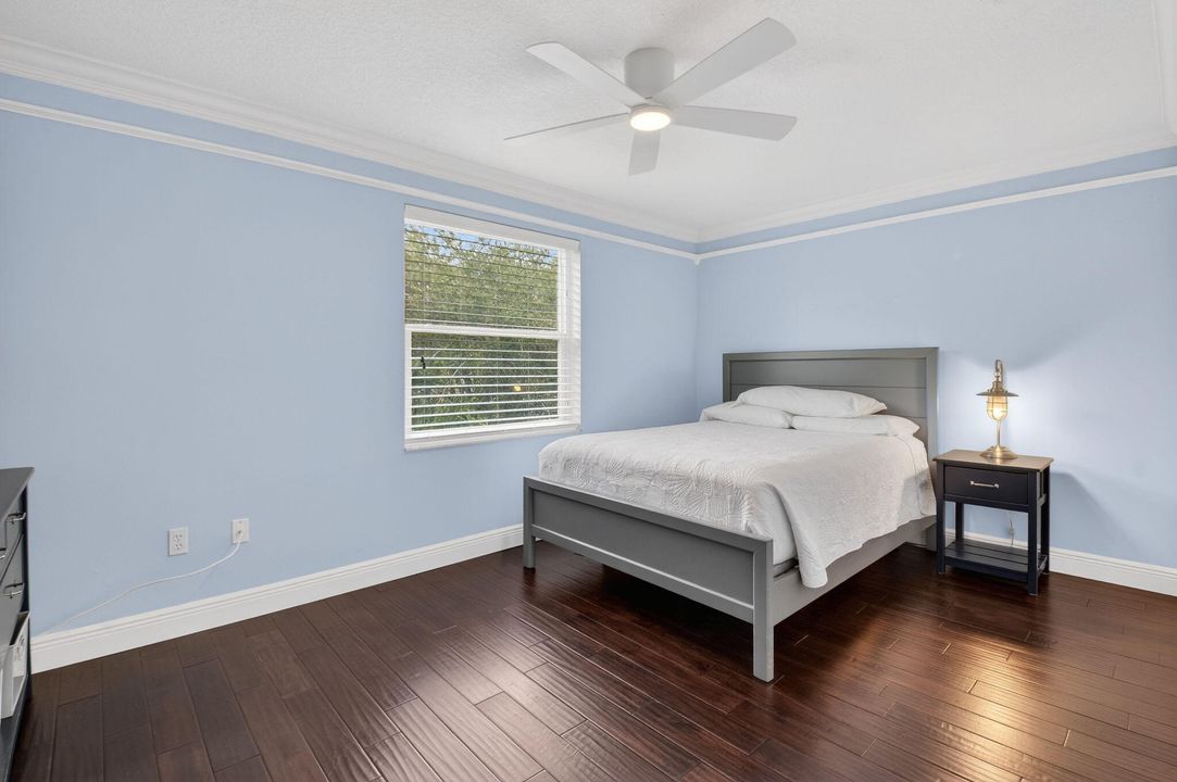 En Venta: $649,000 (4 camas, 2 baños, 2558 Pies cuadrados)