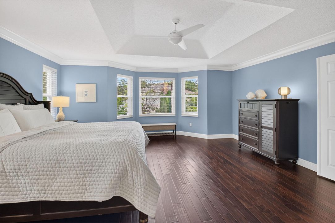 En Venta: $649,000 (4 camas, 2 baños, 2558 Pies cuadrados)