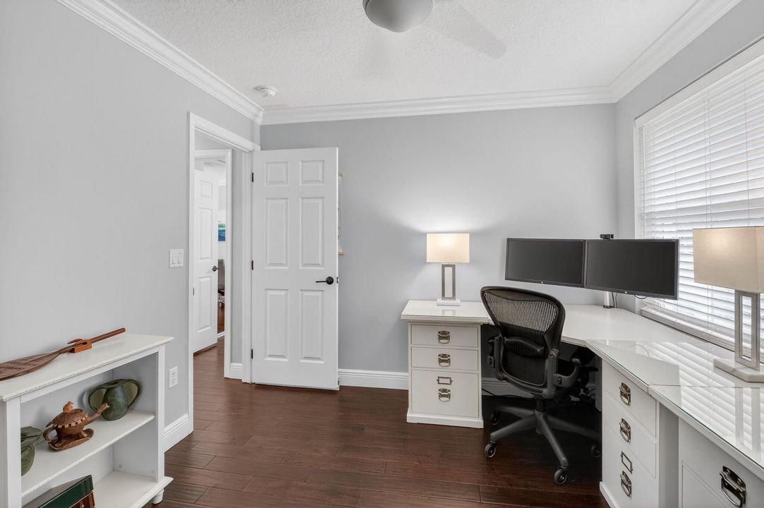 En Venta: $649,000 (4 camas, 2 baños, 2558 Pies cuadrados)