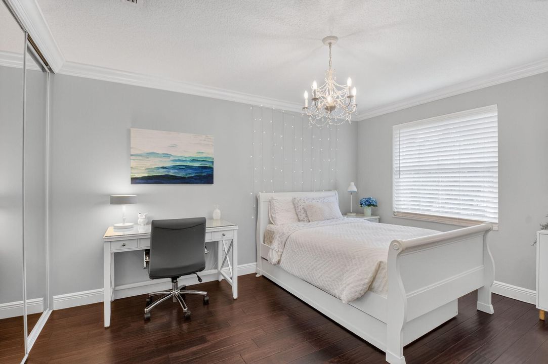 En Venta: $649,000 (4 camas, 2 baños, 2558 Pies cuadrados)