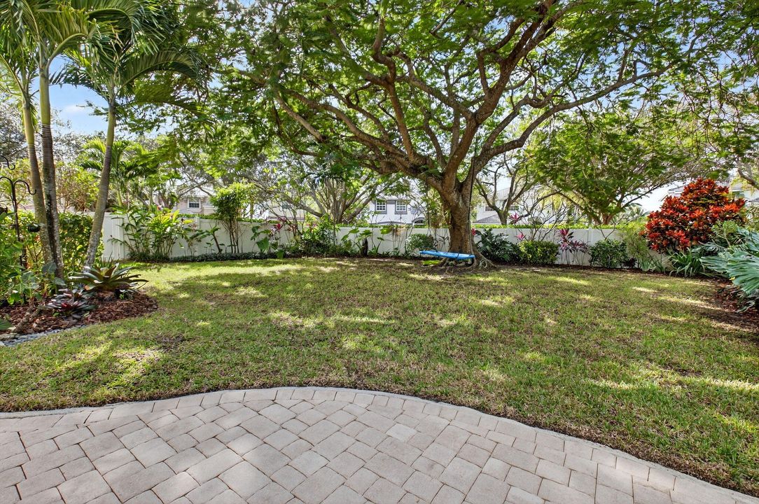 En Venta: $649,000 (4 camas, 2 baños, 2558 Pies cuadrados)