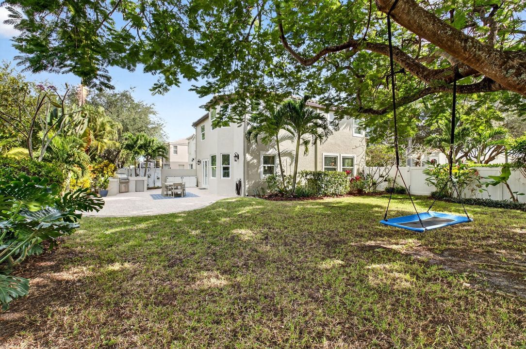 En Venta: $649,000 (4 camas, 2 baños, 2558 Pies cuadrados)