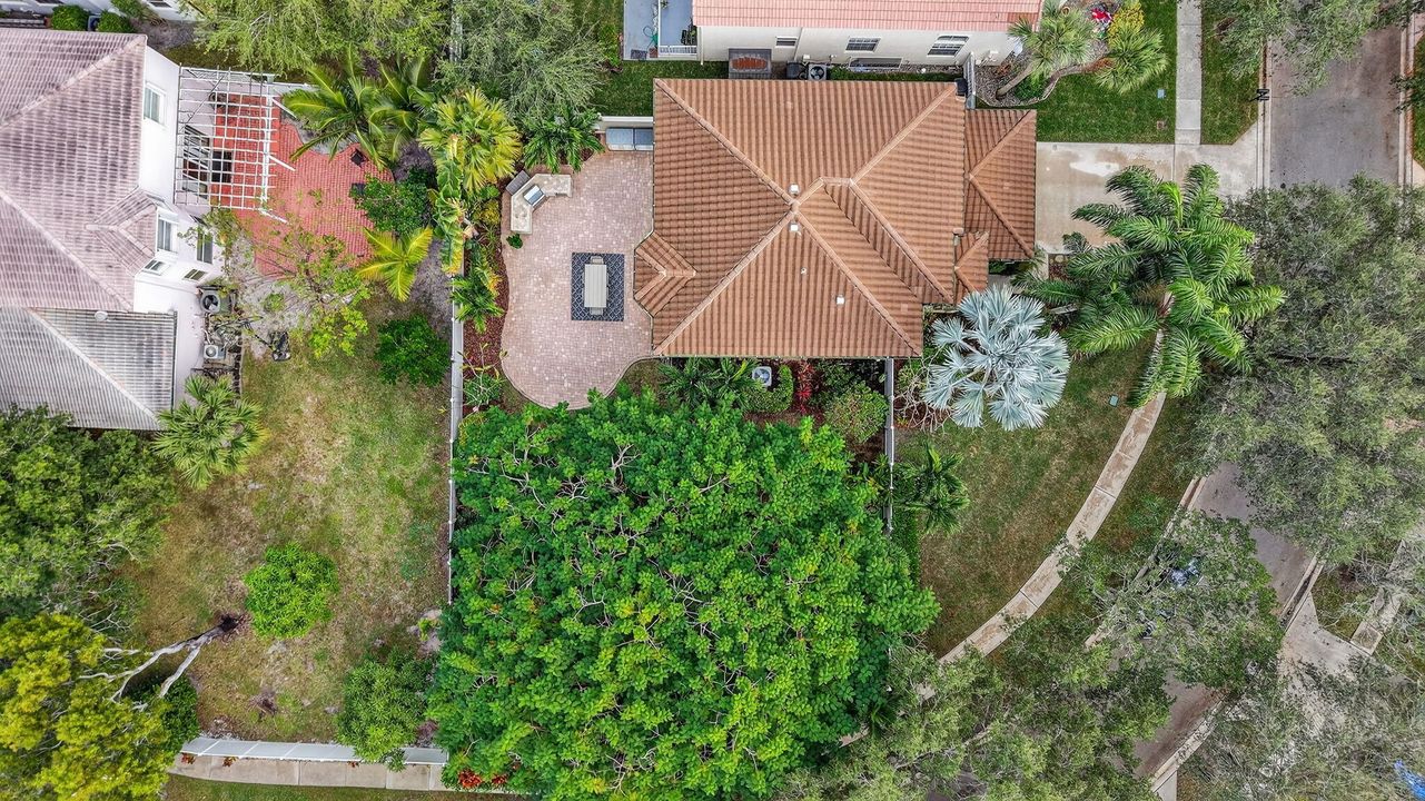 En Venta: $649,000 (4 camas, 2 baños, 2558 Pies cuadrados)