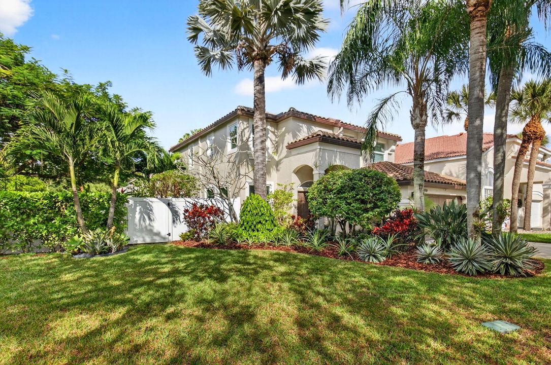 En Venta: $649,000 (4 camas, 2 baños, 2558 Pies cuadrados)