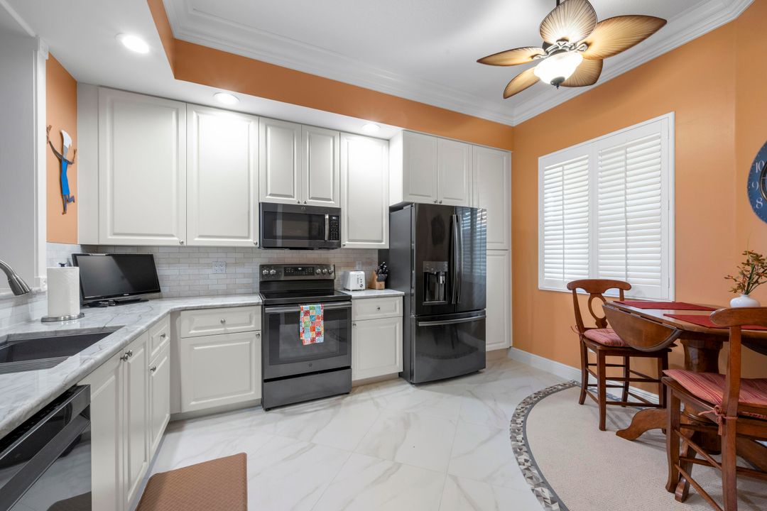 For Sale: $475,000 (2 beds, 2 baths, 1989 Square Feet)