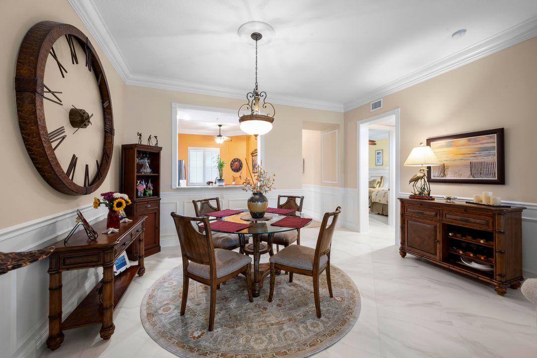 For Sale: $475,000 (2 beds, 2 baths, 1989 Square Feet)