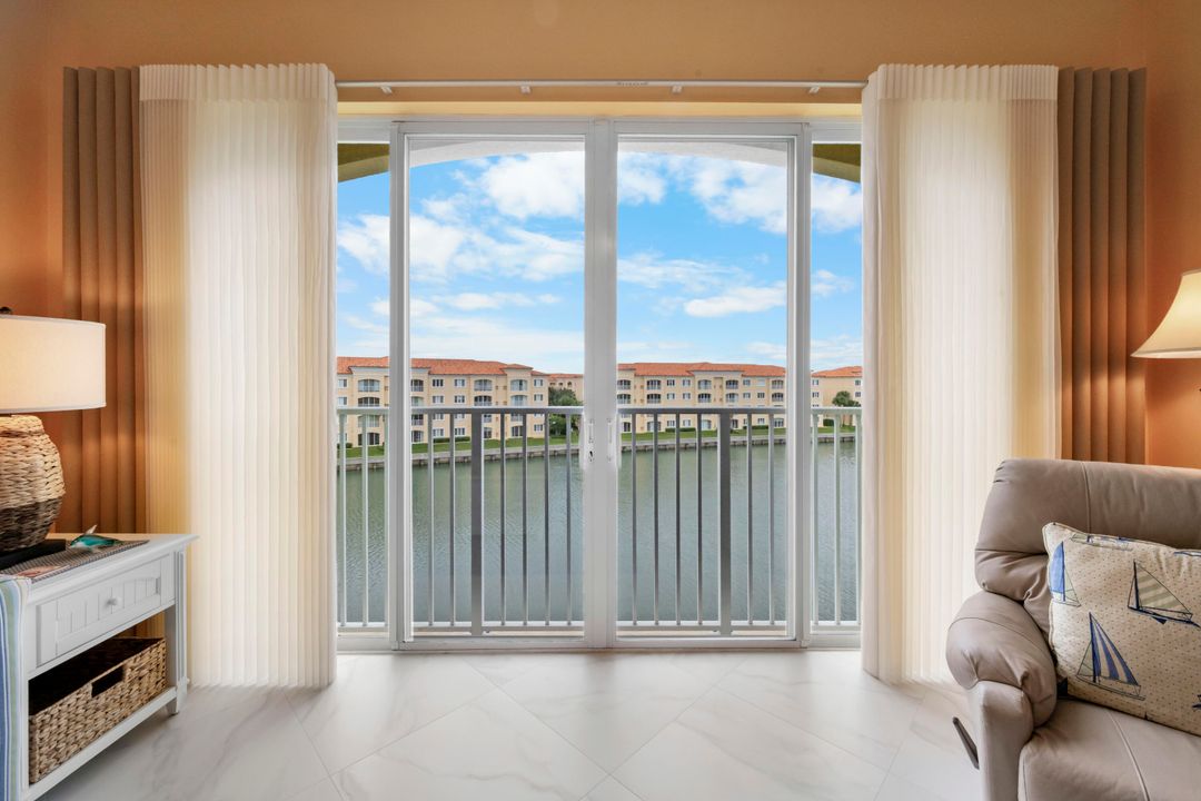 For Sale: $475,000 (2 beds, 2 baths, 1989 Square Feet)