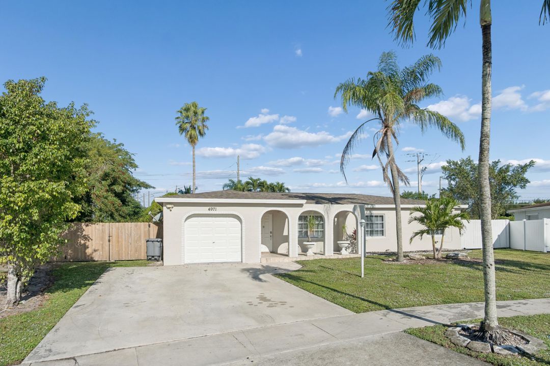 For Rent: $4,100 (3 beds, 2 baths, 1356 Square Feet)