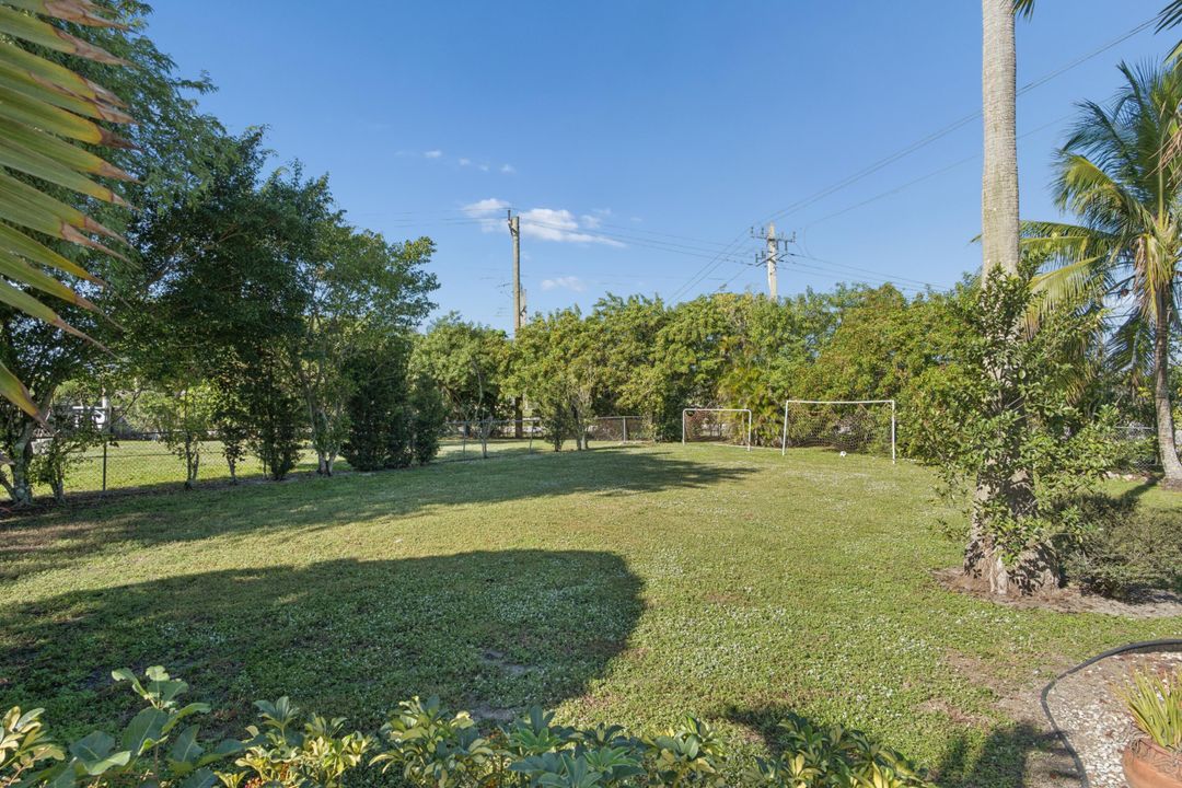 For Rent: $4,100 (3 beds, 2 baths, 1356 Square Feet)