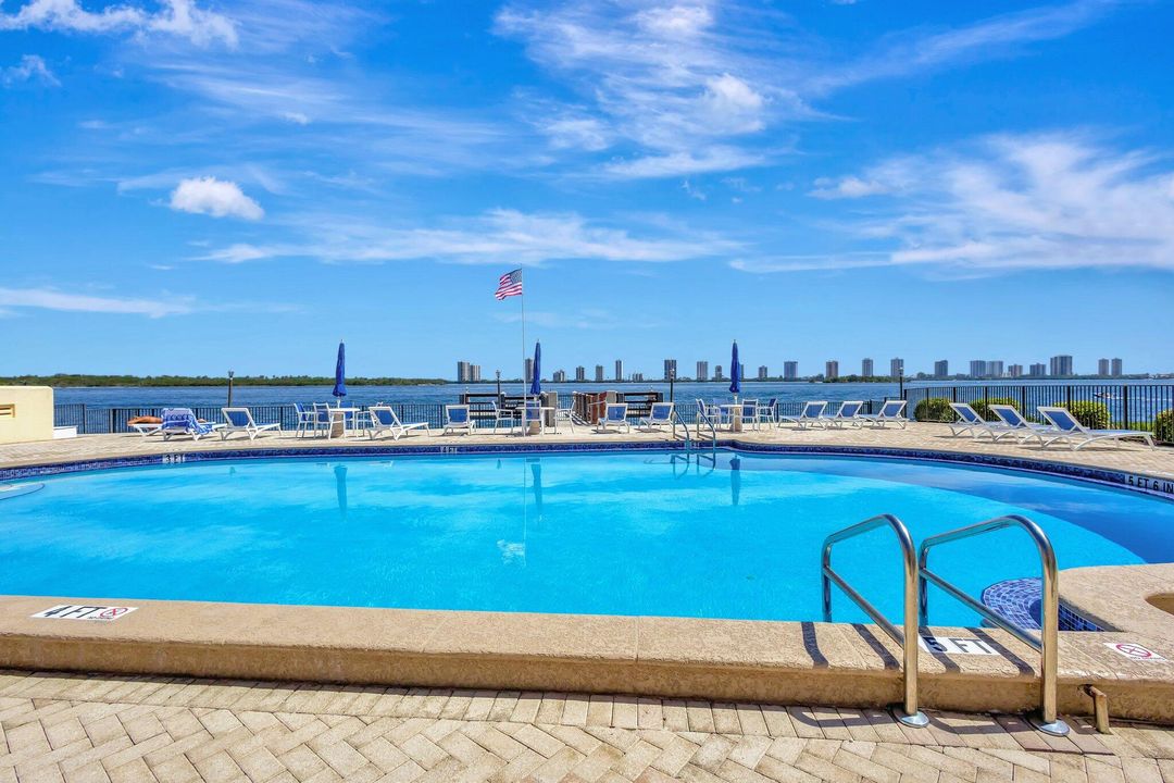 En Venta: $325,000 (1 camas, 1 baños, 720 Pies cuadrados)