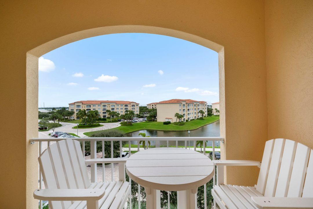 For Sale: $475,000 (2 beds, 2 baths, 1989 Square Feet)