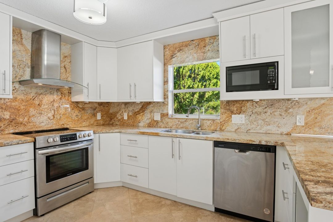 For Rent: $4,100 (3 beds, 2 baths, 1356 Square Feet)