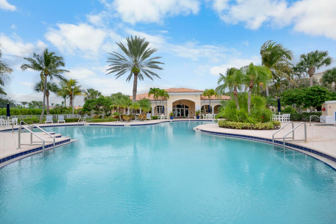 For Sale: $475,000 (2 beds, 2 baths, 1989 Square Feet)