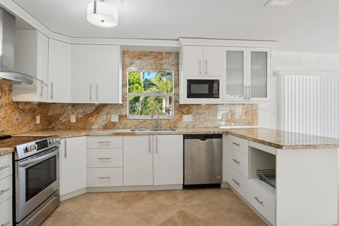 For Rent: $4,100 (3 beds, 2 baths, 1356 Square Feet)