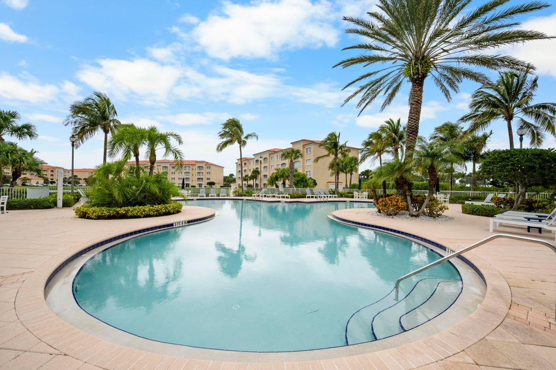 For Sale: $475,000 (2 beds, 2 baths, 1989 Square Feet)