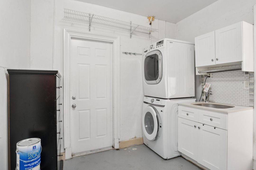 For Rent: $4,100 (3 beds, 2 baths, 1356 Square Feet)