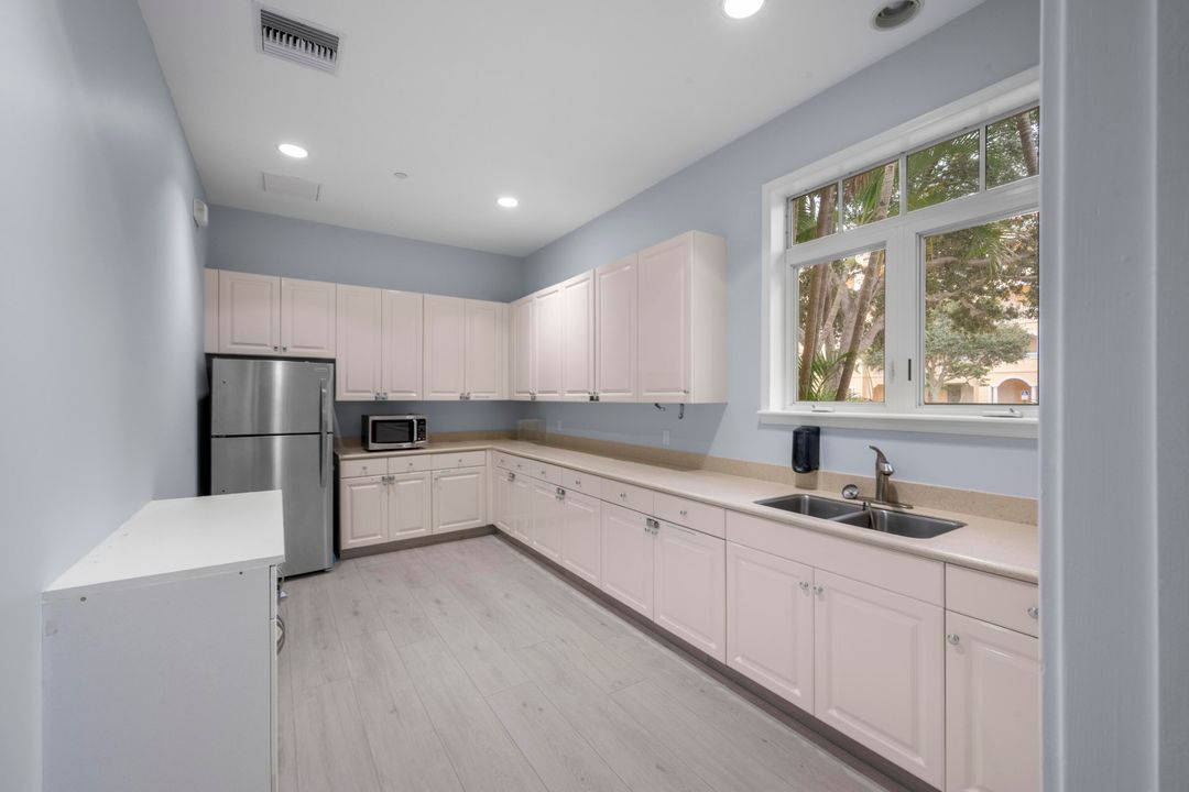 For Sale: $475,000 (2 beds, 2 baths, 1989 Square Feet)