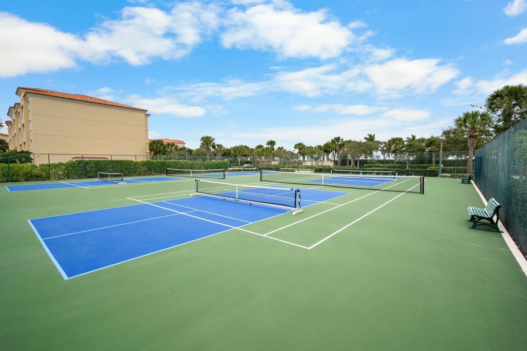 For Sale: $475,000 (2 beds, 2 baths, 1989 Square Feet)