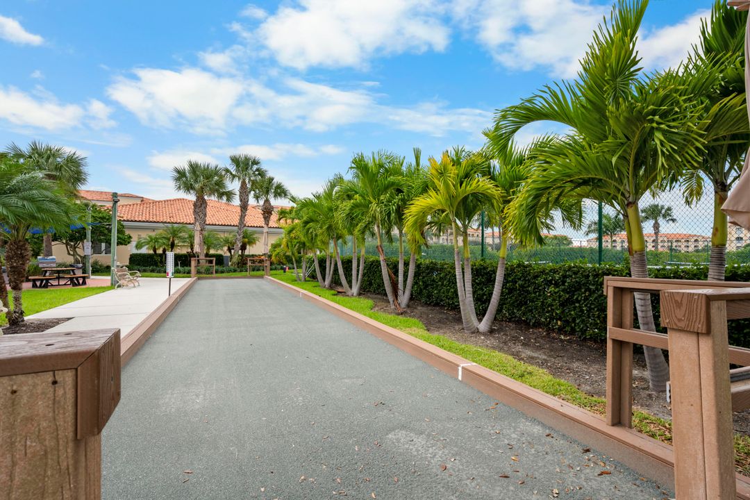 For Sale: $475,000 (2 beds, 2 baths, 1989 Square Feet)