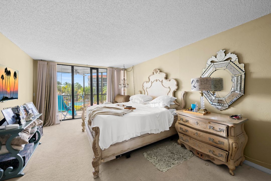 For Sale: $348,000 (1 beds, 1 baths, 1017 Square Feet)