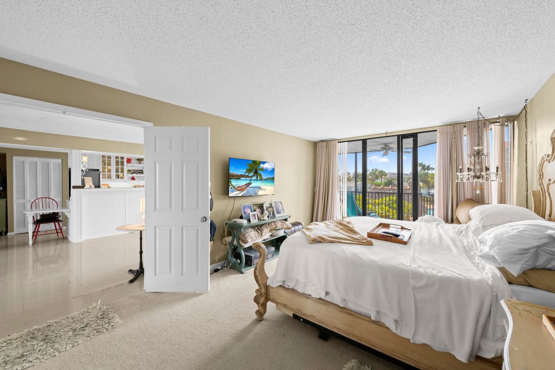 For Sale: $348,000 (1 beds, 1 baths, 1017 Square Feet)