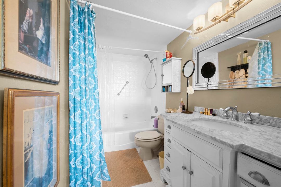 For Sale: $348,000 (1 beds, 1 baths, 1017 Square Feet)