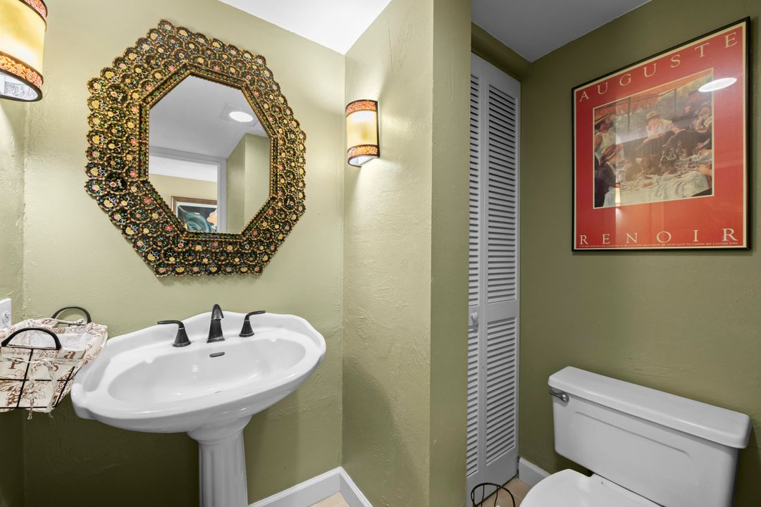 For Sale: $348,000 (1 beds, 1 baths, 1017 Square Feet)