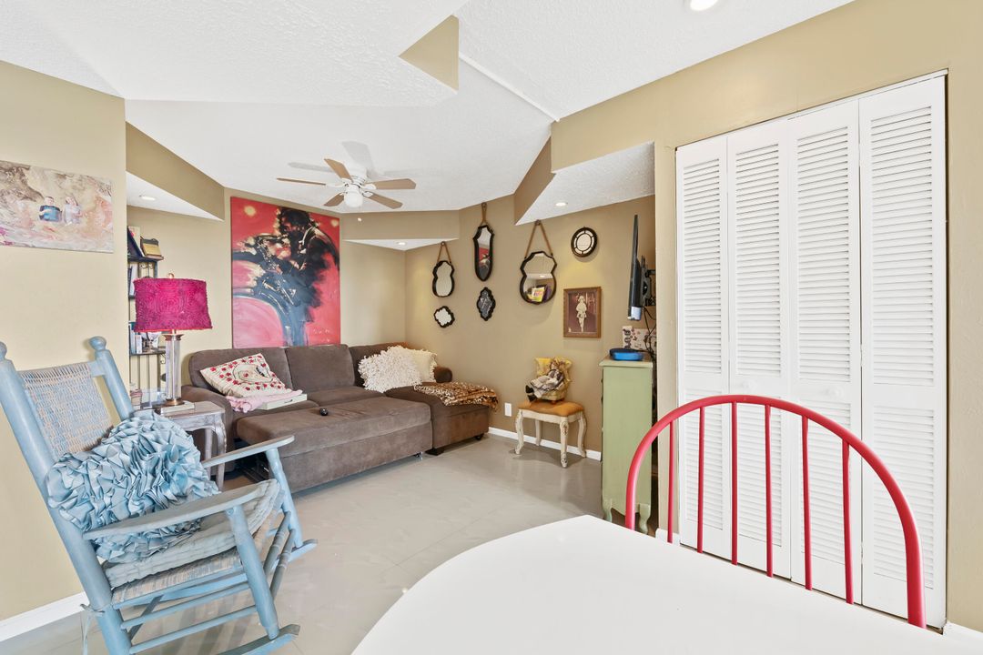 For Sale: $348,000 (1 beds, 1 baths, 1017 Square Feet)