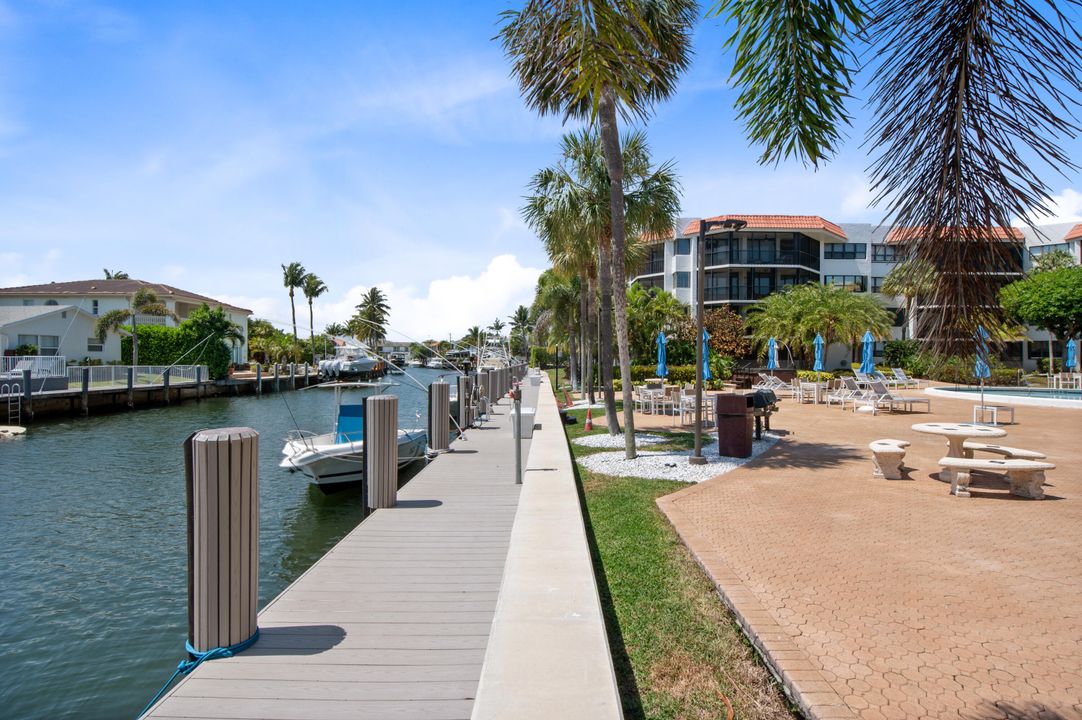 For Sale: $348,000 (1 beds, 1 baths, 1017 Square Feet)