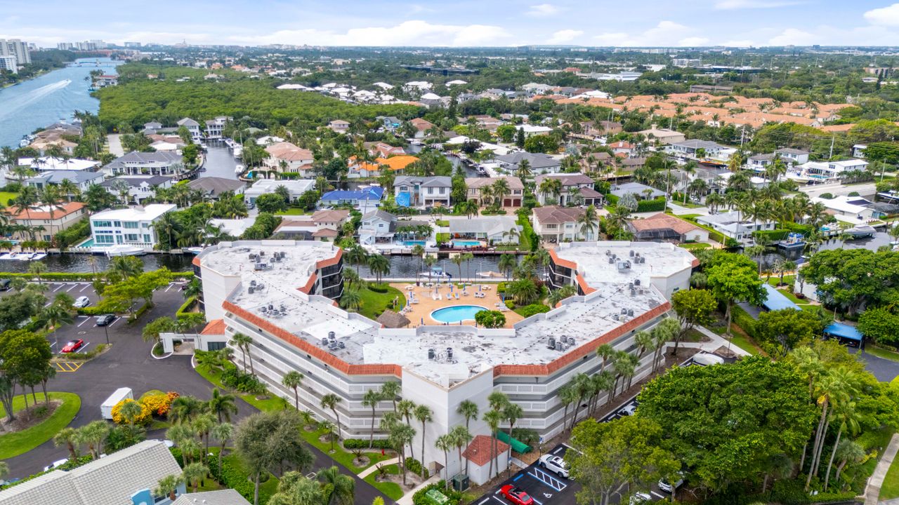 For Sale: $348,000 (1 beds, 1 baths, 1017 Square Feet)