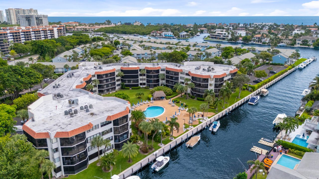 For Sale: $348,000 (1 beds, 1 baths, 1017 Square Feet)