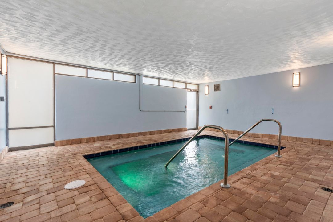 For Sale: $348,000 (1 beds, 1 baths, 1017 Square Feet)