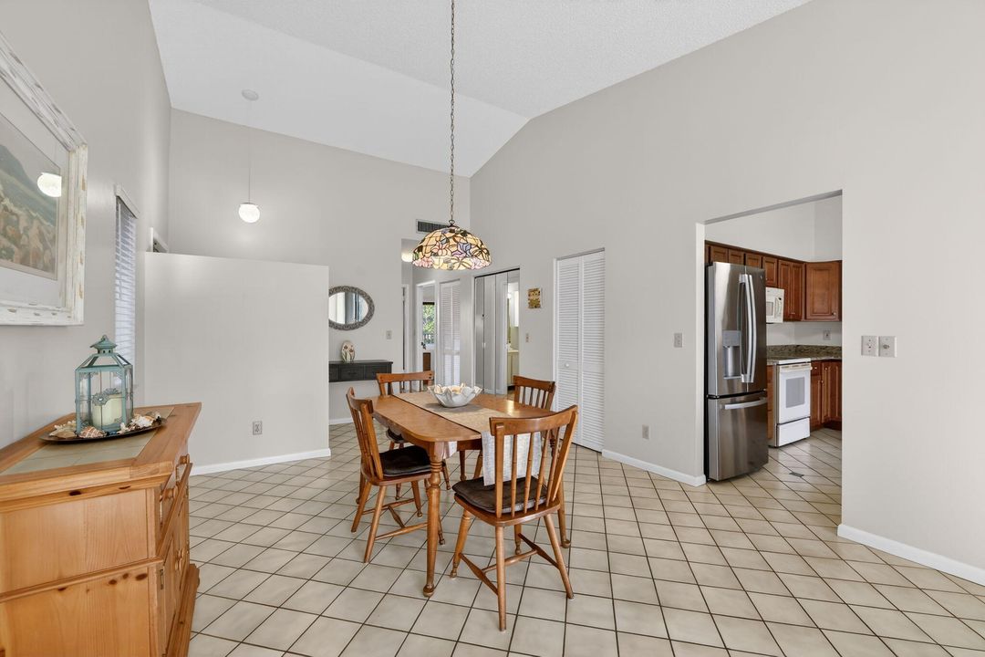 For Sale: $249,000 (2 beds, 2 baths, 1305 Square Feet)