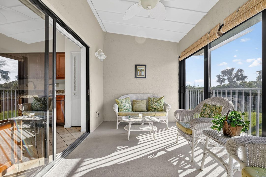 For Sale: $249,000 (2 beds, 2 baths, 1305 Square Feet)