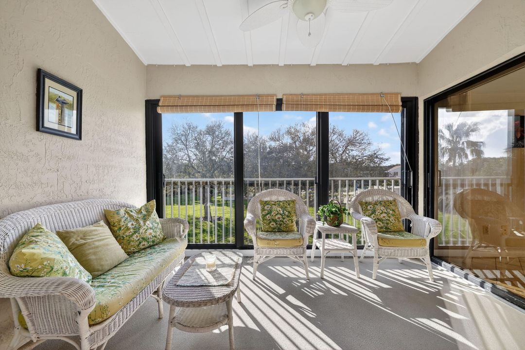 For Sale: $249,000 (2 beds, 2 baths, 1305 Square Feet)